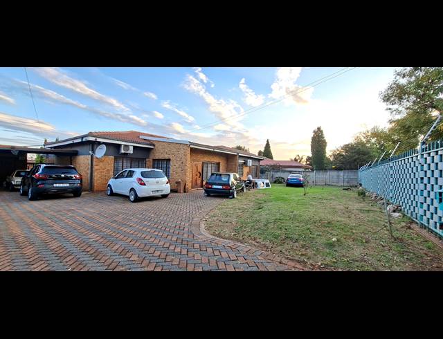 3 bed property to rent in FLORIDA